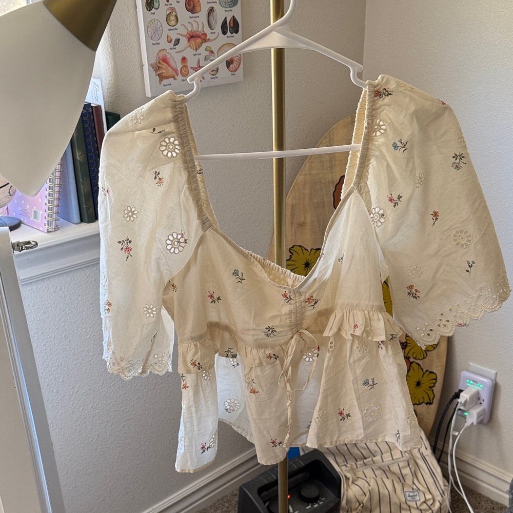 American Eagle Outfitters Cream Floral Blouse
